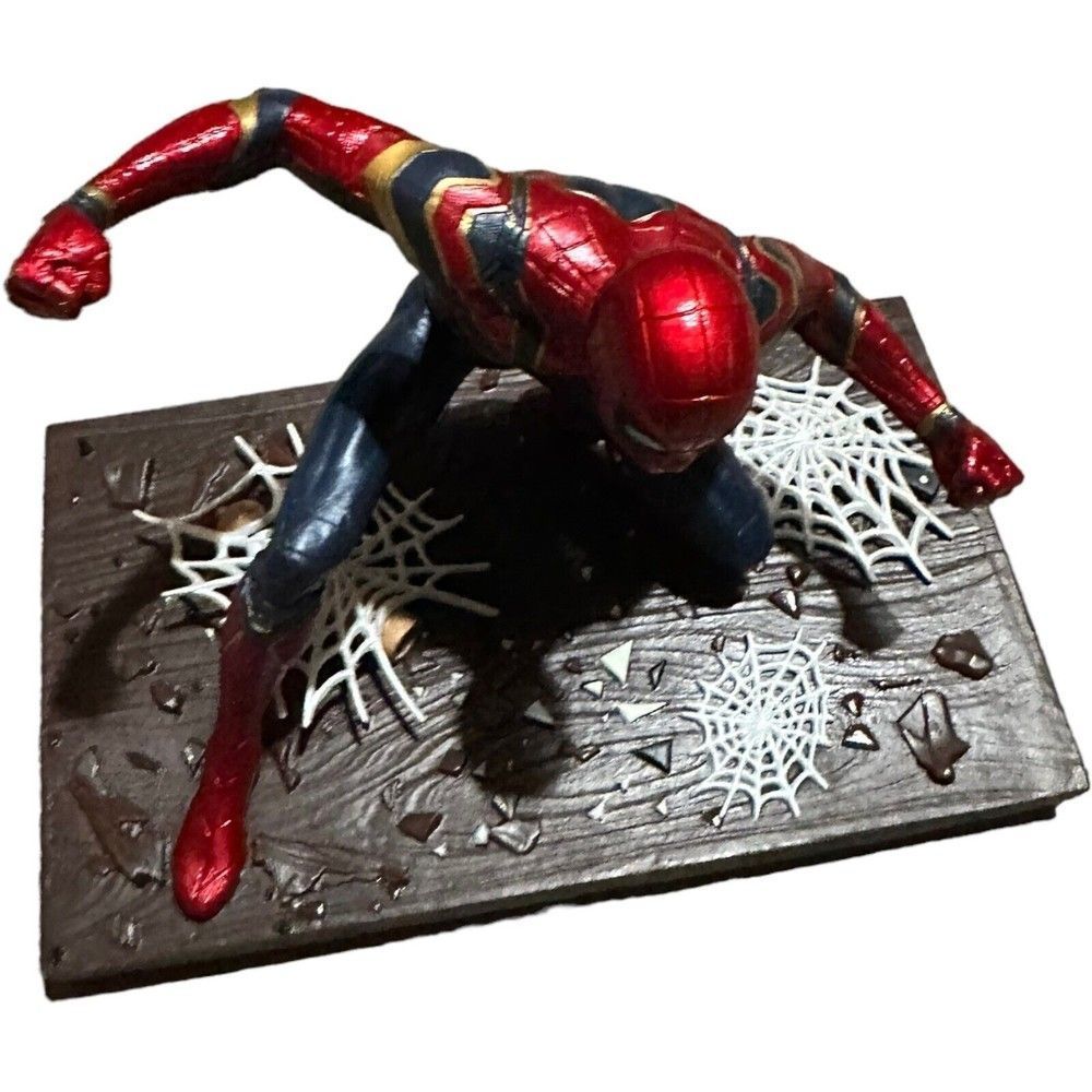 Spider-Man Diorama Figure Disney Store Limited - Picture 2 of 9